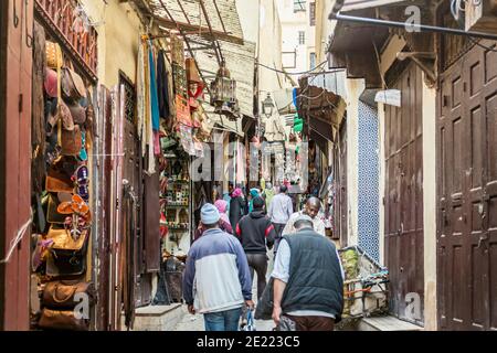 Die engen Gassen und Gassen der Medina von Fez In Marokko Stockfoto