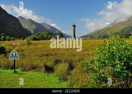 Glenfinnan Monument an der Spitze von Loch Shiel. Stockfoto