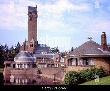 Jagdschloss Sint-Hubertus im Nationalpark De Hoge Veluwe in Ede, Niederlande. Prominenter niederländischer Architekt Berlage. Stockfoto