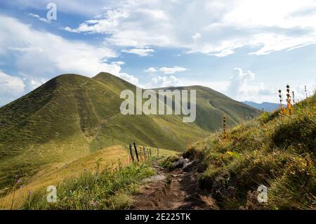 Schöner Aussichtspunkt mit einer Vulkanlandschaft Stockfoto