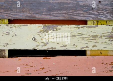 Farbig lackierte Holzbretter Stockfoto