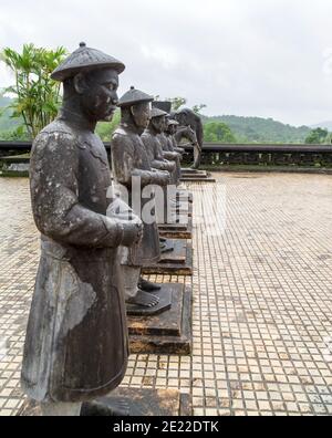 Steinstatuen auf dem Khai Dinh Königsgrab in Hue, Vietnam. UNESCO-Weltkulturerbe. Nguyen-Dynastie Stockfoto