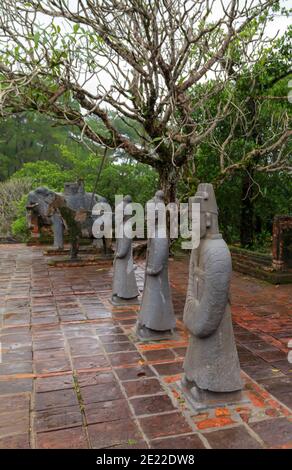 Statuen von Mandarin Khai Dinh Königliches Grab in Hue, Vietnam. Nguyen-Dynastie Stockfoto