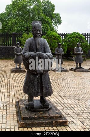 Statuen Konfuzianer in der Nguyen-Dynastie, Minh Mang Königliches Grab in Hue, Vietnam Stockfoto