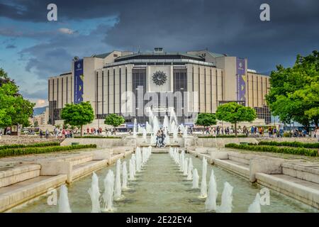 Springbrunnen, Nationaler Kulturpalast, Bulevard Bulgaria, Sofia, Bulgarien Stockfoto