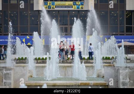 Springbrunnen, Platz vor dem Nationalen Kulturpalast, Bulevard Bulgaria, Sofia, Bulgarien Stockfoto