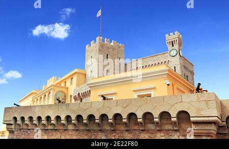 Architektonisches Detail der Terrassenbereiche des Fürstenpalastes von Monaco. Stockfoto