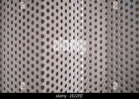 Struktur aus Metallgitter mit runden Löchern, Nahaufnahme Stockfoto