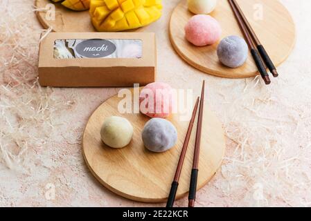 Japanisches Eis Mochi in Reisteig. Traditionelles japanisches Dessert Stockfoto