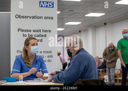 Covid-19 Massenimpfungszentrum, Robertson House, Stevenage, Hertfordshire, Großbritannien Stockfoto