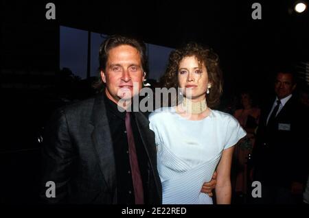 MICHAEL DOUGLAS UND EHEFRAU DIANDRA DOUGLAS F2971 1986 Quelle: Ralph Dominguez/MediaPunch Stockfoto