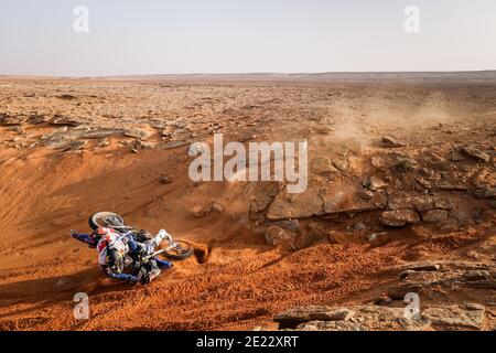 99 Vega Puerta Javier (esp), Yamaha, Pont Grup Yamaha, Original von Motul, Moto, Bike, Action Crash, Unfall während der 8. Etappe der Dakar 2021 zwischen Sakaka und Neom, in Saudi-Arabien am 11. Januar 2021 - Foto FrÃ©dÃ©ric Le Floc'h / DPPI / LiveMedia Stockfoto