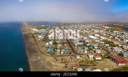 Sie änderten den Namen von Barrow zu Utqiagvik hier wir Sehen Sie die Uferpromenade in die Beaufort-See in der Arktis Meer Stockfoto