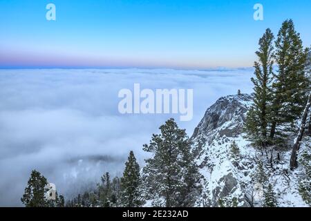 Nebel über dem helena Tal im Winter vom Mount helena Stadtpark in helena, montana aus gesehen Stockfoto