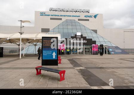 11. Januar 2021. London, Großbritannien. Das Excel Center Nightingale Hospital, in dem der Covid-19 Impfstab älteren Menschen verabreicht wird. Der Hub ist einer der wenigen Hubs in Großbritannien, an dem Impfjabs für Massenimpfungen verabreicht werden. . Foto von Ray Tang Stockfoto