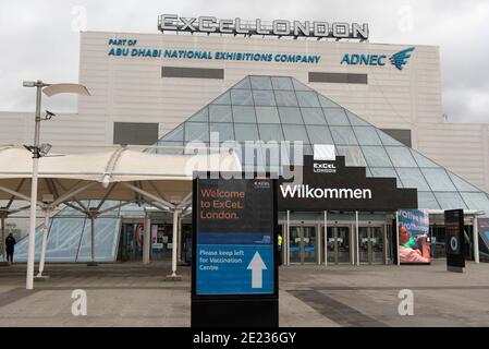 11. Januar 2021. London, Großbritannien. Das Excel Center Nightingale Hospital, in dem der Covid-19 Impfstab älteren Menschen verabreicht wird. Der Hub ist einer der wenigen Hubs in Großbritannien, an dem Impfjabs für Massenimpfungen verabreicht werden. . Foto von Ray Tang Stockfoto