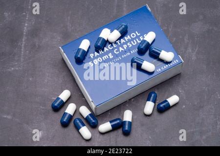 Eine Schachtel mit generischen Paracetamol 500mg Pillen Stockfoto