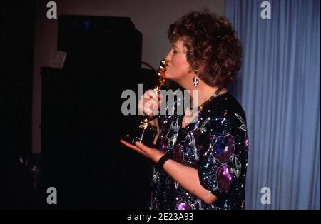 Brenda Fricker bei der Verleihung der 62. Academy Awards am 26. März 1990 in Los Angeles, CA Quelle: Ralph Dominguez/MediaPunch Stockfoto