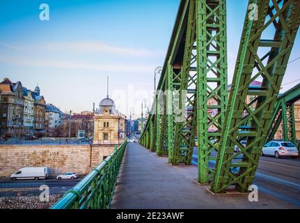 Budapest, Ungarn, März 2020 Nahaufnahme der Freiheitsbrücke Stockfoto