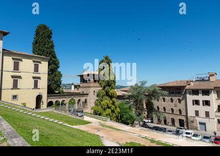 todi,italien juni 20 2020 :Panoramablick von der Kathedrale von San Fortunato an der Spitze der Treppe Stockfoto