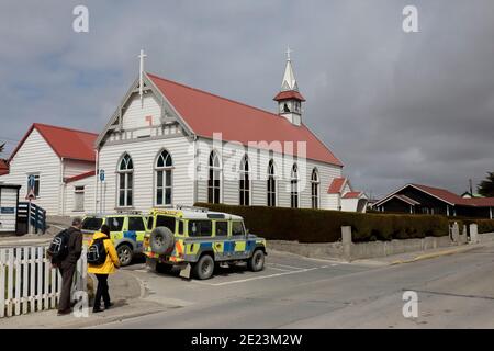 Church Building, Police Vehicles, Port Stanley, Falkland Islands 4. Dezember 2015 Stockfoto