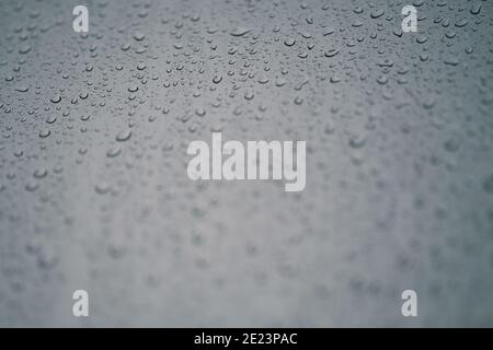Lets auf Glashintergrund. Lizenzfreie hochwertige Stock Foto Bild von Wasser Tropfen Textur abstrakt. Nasses Wasser auf Glas Stockfoto