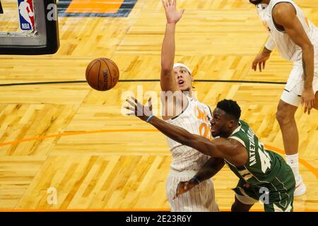 Orlando, USA. Januar 2021. Orlando, Florida, USA, 11. Januar 2021, Milwaukee Bucks Spieler Thanasis Antetokounmpo #43 macht einen Schuss während des Spiels im Amway Center (Foto: Marty Jean-Louis/Alamy Live News Stockfoto