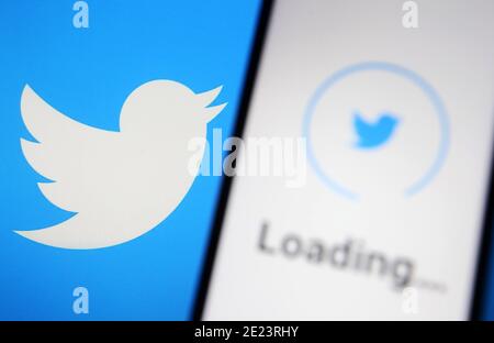 Ukraine. Januar 2021. In dieser Abbildung ist ein Twitter-Logo auf einem Smartphone geladen zu sehen. Kredit: Pavlo Gonchar/SOPA Images/ZUMA Wire/Alamy Live Nachrichten Stockfoto