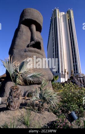 Tiki-Statue vor dem Tropicana Hotel in Las Vegas, Nevada Stockfoto