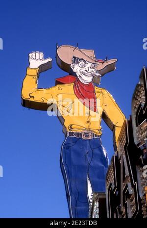 Ikonisches Cowboy-Neonschild auf der Fremont Street in Downtown Las Vegas, Nevada Stockfoto