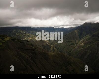 Panoramablick auf die Berge Natur Landschaft Canyon Fluss Schlucht Hügel Kuelap Chachapoyas Amazonas Nord Peru Südamerika Stockfoto