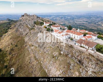 Marvao mit dem Schloss auf dem Hügel in Alentejo, Portugal Stockfoto