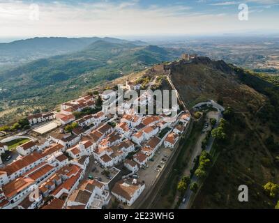 Marvao mit dem Schloss auf dem Hügel in Alentejo, Portugal Stockfoto