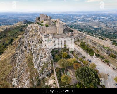 Marvao mit dem Schloss auf dem Hügel in Alentejo, Portugal Stockfoto