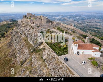 Marvao mit dem Schloss auf dem Hügel in Alentejo, Portugal Stockfoto