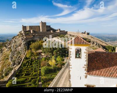 Marvao mit dem Schloss auf dem Hügel in Alentejo, Portugal Stockfoto