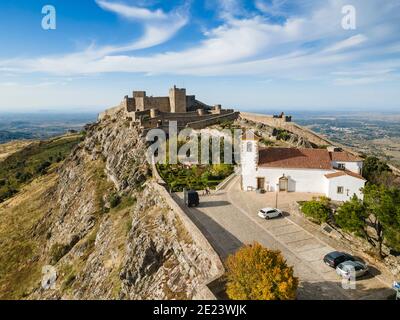 Marvao mit dem Schloss auf dem Hügel in Alentejo, Portugal Stockfoto