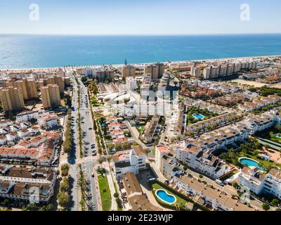 Luftaufnahme von Islantilla, einer Küstenstadt voller Badeorte, Lepe, Huelva, Spanien Stockfoto