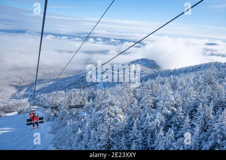 Alpinski im Skigebiet Sugarbush, Warren, VT, USA. Sugarbush South, Lincoln Peak. Stockfoto