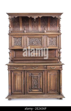 Alte Küche Sideboard vom Ende des 19. Jahrhunderts. Isoleted Pfad auf dem weißen Hintergrund. Stockfoto