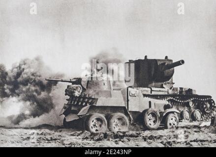 Schwere sowjetische Panzer in den Kampf mit den deutschen Panzern und Artillerie zerstört. Sommer 1941 Stockfoto