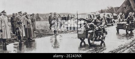 Königin Wilhelmine der Niederlande in der Provinz Gelderland Bewertungen die Truppen stationiert. Von Oktober 1939, die Niederländische Armee in Alarmbereitschaft gesetzt worden und der Grenze provinc Stockfoto