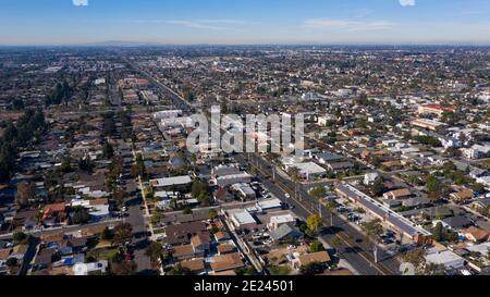 Sonnenuntergang Luftaufnahme der Downtown Skyline von Santa Ana, Kalifornien, USA. Stockfoto