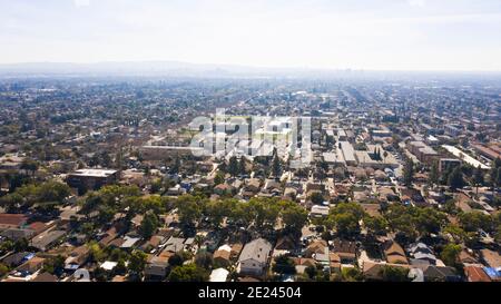 Sonnenuntergang Luftaufnahme der Downtown Skyline von Santa Ana, Kalifornien, USA. Stockfoto