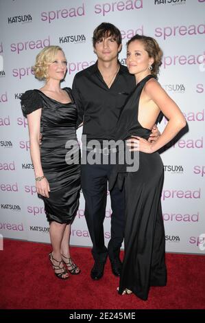 Anne Heche,Margarita Levieva,Ashton Kutcher bei Spread Los Angeles Premiere im ArcLight Theater Hollywood, ca. 03.08.09 Stockfoto