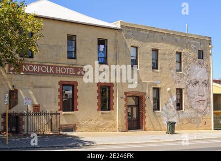 Norfolk Hotel auf der South Terrace gegenüber den Märkten - Fremantle, WA, Australien Stockfoto