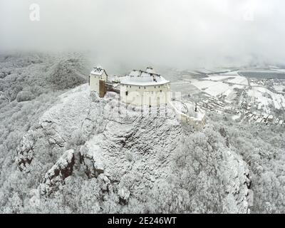 Schloss von Fuzer Ungarn im Winter Stockfoto