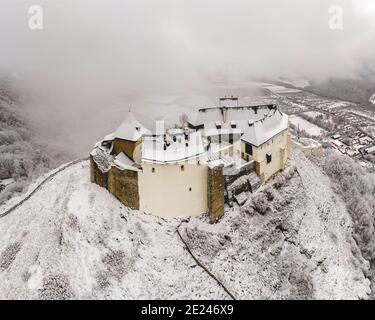 Schloss von Fuzer Ungarn im Winter Stockfoto