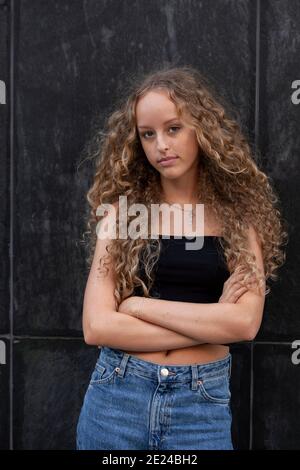 Teenager-Mädchen Blick in die Kamera Stockfoto