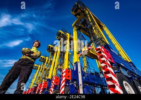 Straddle-Träger am Dock Stockfoto